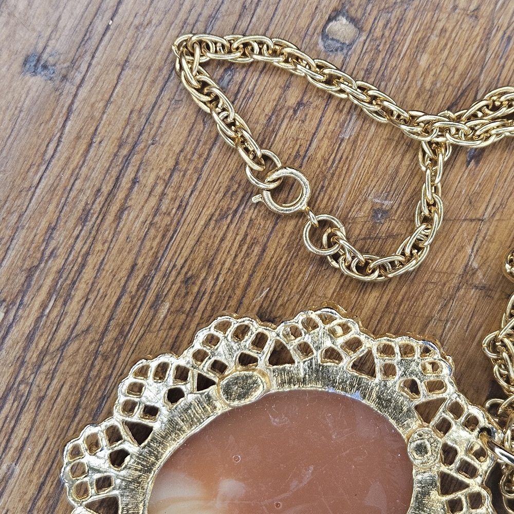 Vintage Faux Cameo Pendant Ponytail Girl in Gold-tone Setting on Chain - Picture 3 of 6